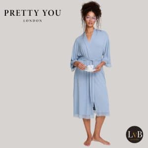 Pretty You London bamboo lace kimono met kant voor dames in Blue Mist, een licht blauwe kleur.